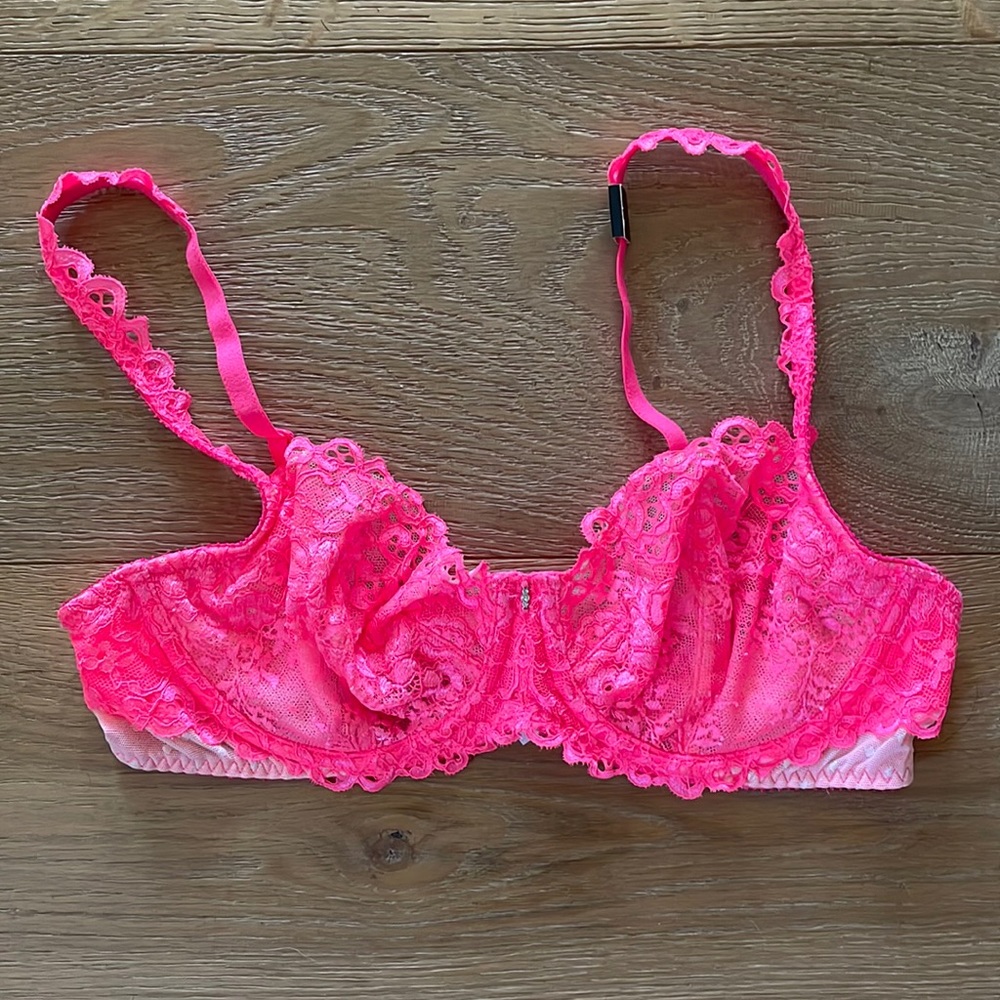 Victoria’s Secret 34C Pink Lace Bra